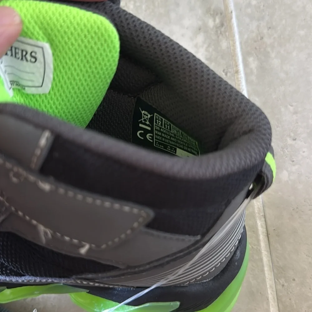 Skechers excellent nwt
